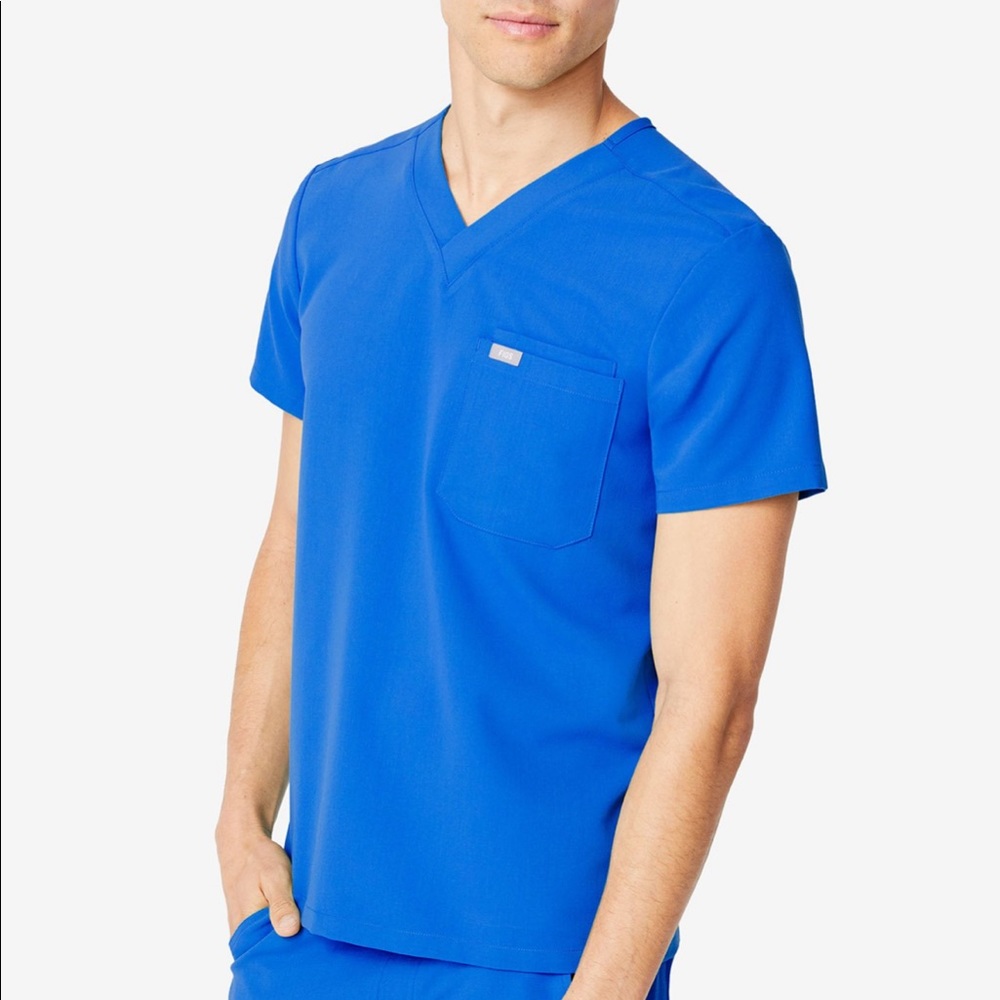 FIGS men’s large blue scrub top and jogger bottom.